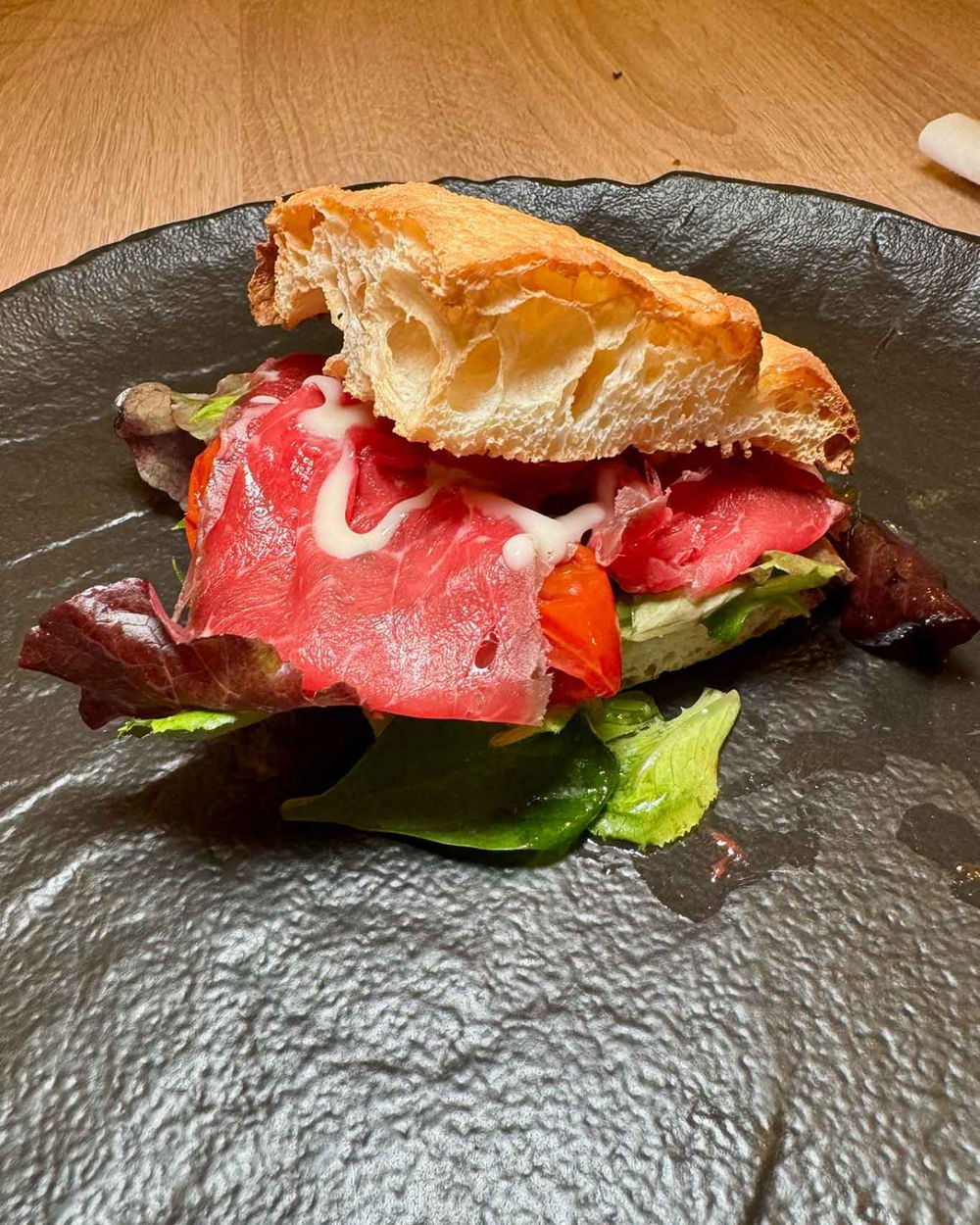 la pizza al padellino della pizzeria Concetto Partenopeo a Castellammare di Stabia