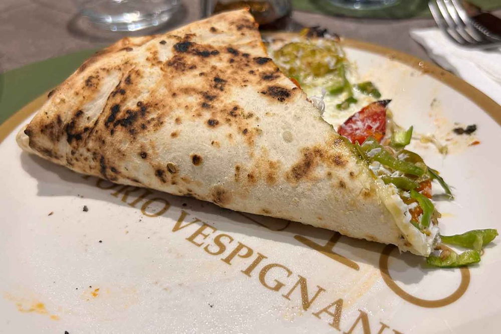 la pizza Ciummariello della pizzeria Decimo Scalo nella sfida con Il Segreto di Pulcinella a Montesarchio