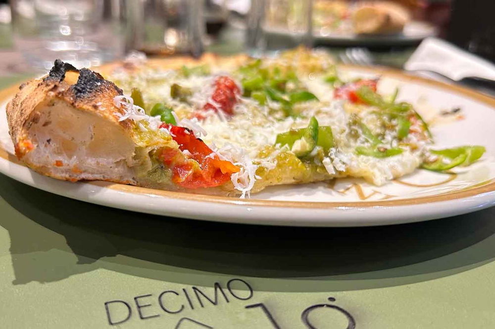 la pizza Ciummariello della pizzeria Decimo Scalo nella sfida con Il Segreto di Pulcinella a Montesarchio