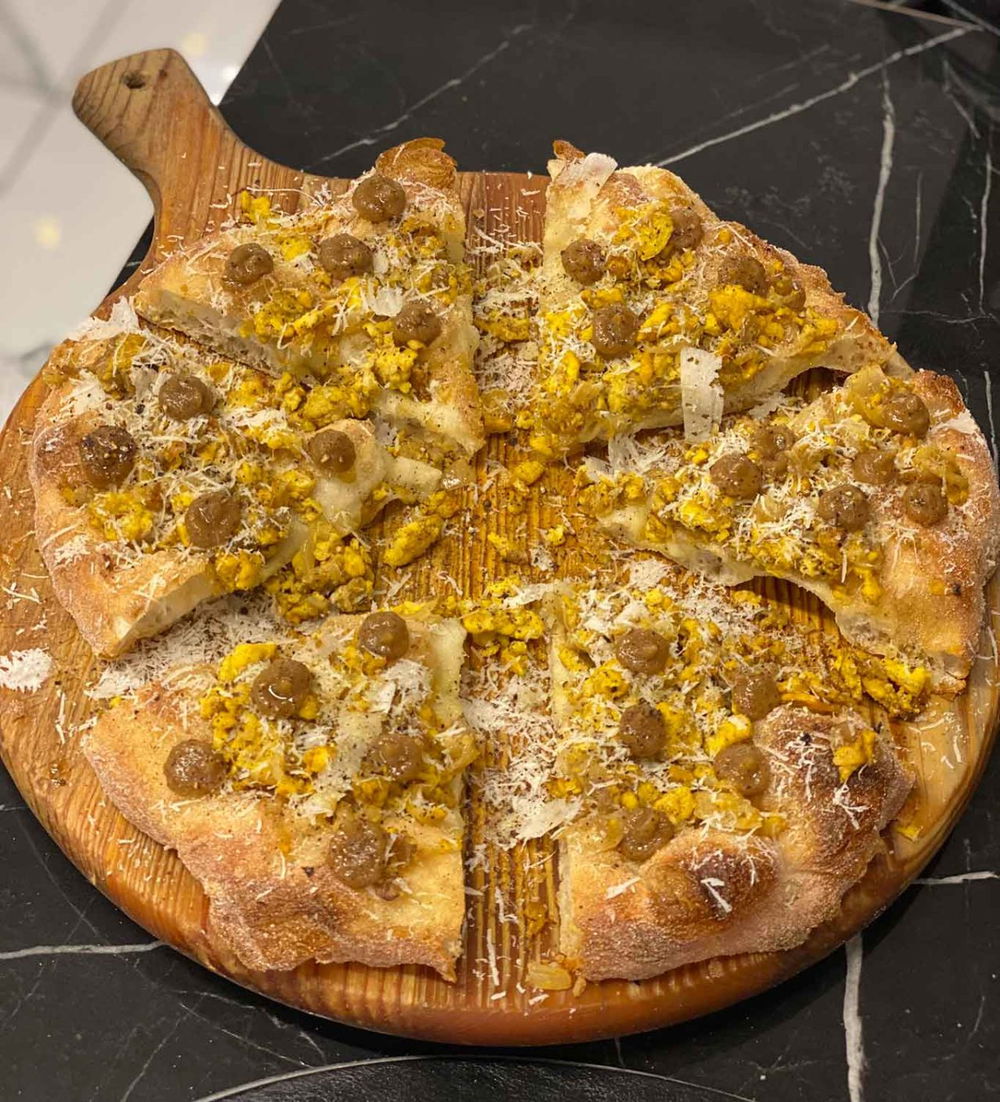 la pizza Frittata di cipolle vapore, fritta, al forno di Pietro Fontana nella sfida con Francesco Martucci al Campionato della Pizza 2025