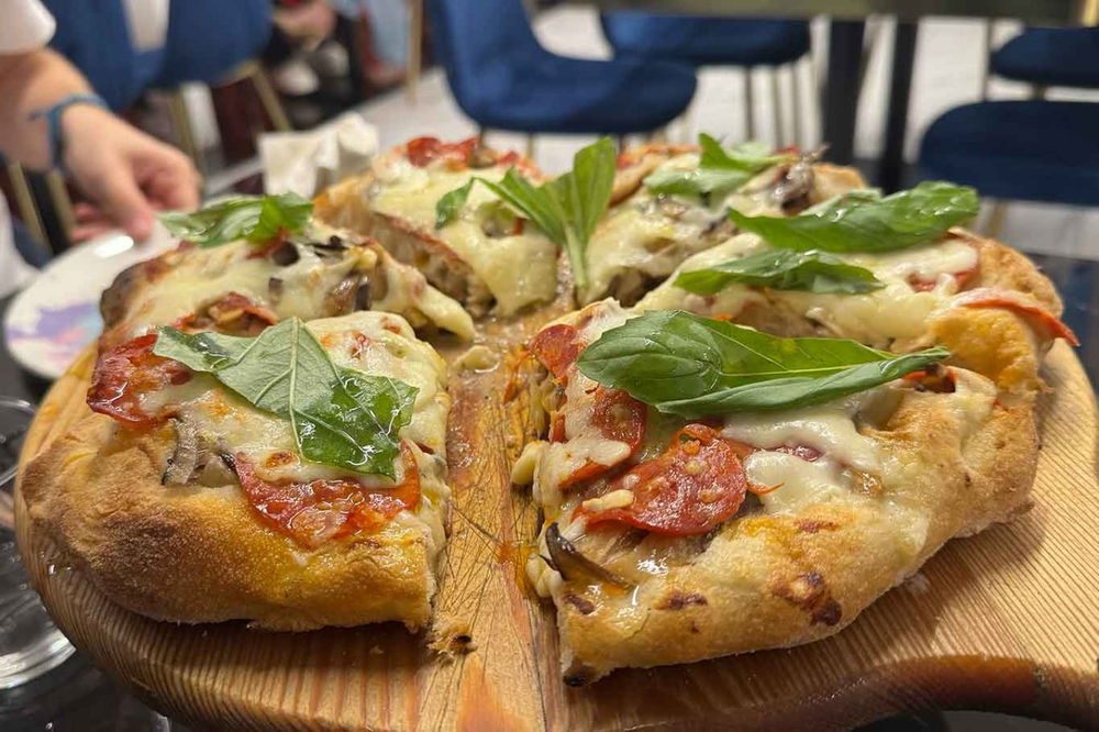 la pizza in pala Lucana di Pietro Fontana nella sfida con Francesco Martucci al Campionato della Pizza 2025