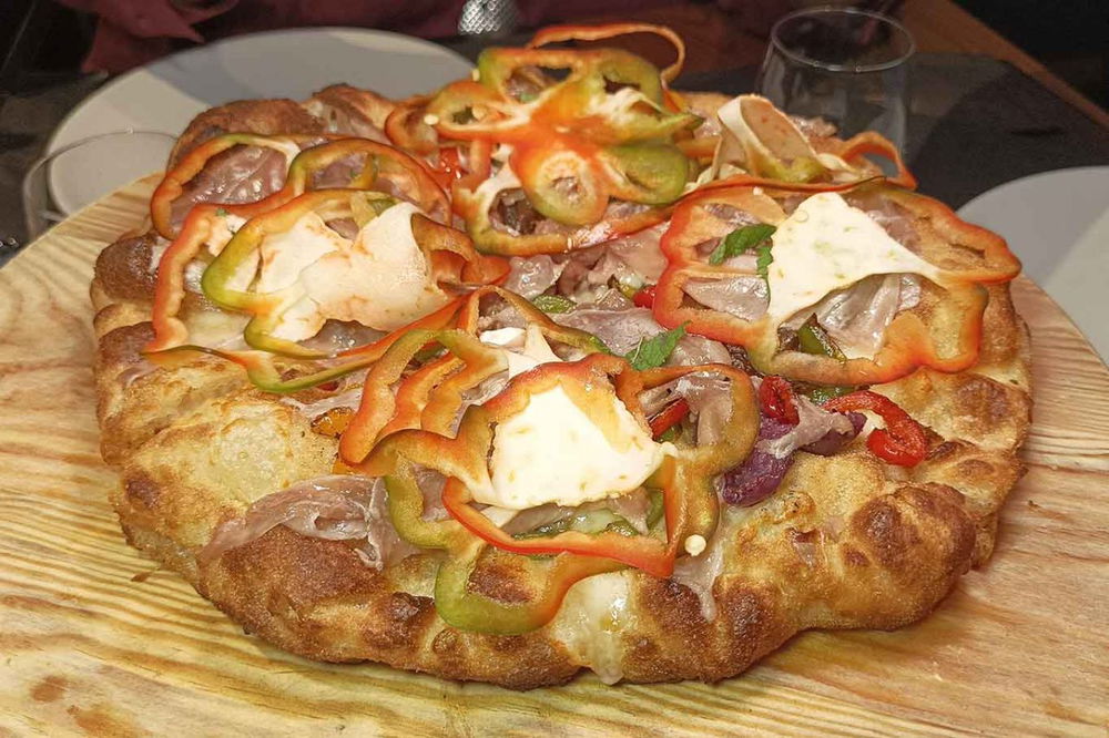 la pizza Tonno e Papaccella di Francesco Martucci nella sfida con Pietro Fontana al Campionato della Pizza 2025
