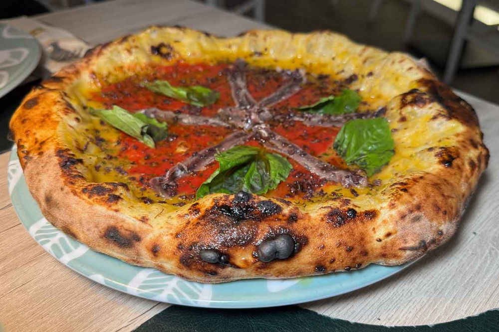 la pizza Marinara del Vesuvio della Bottega Bruner nella sfida con Pepe in Grani