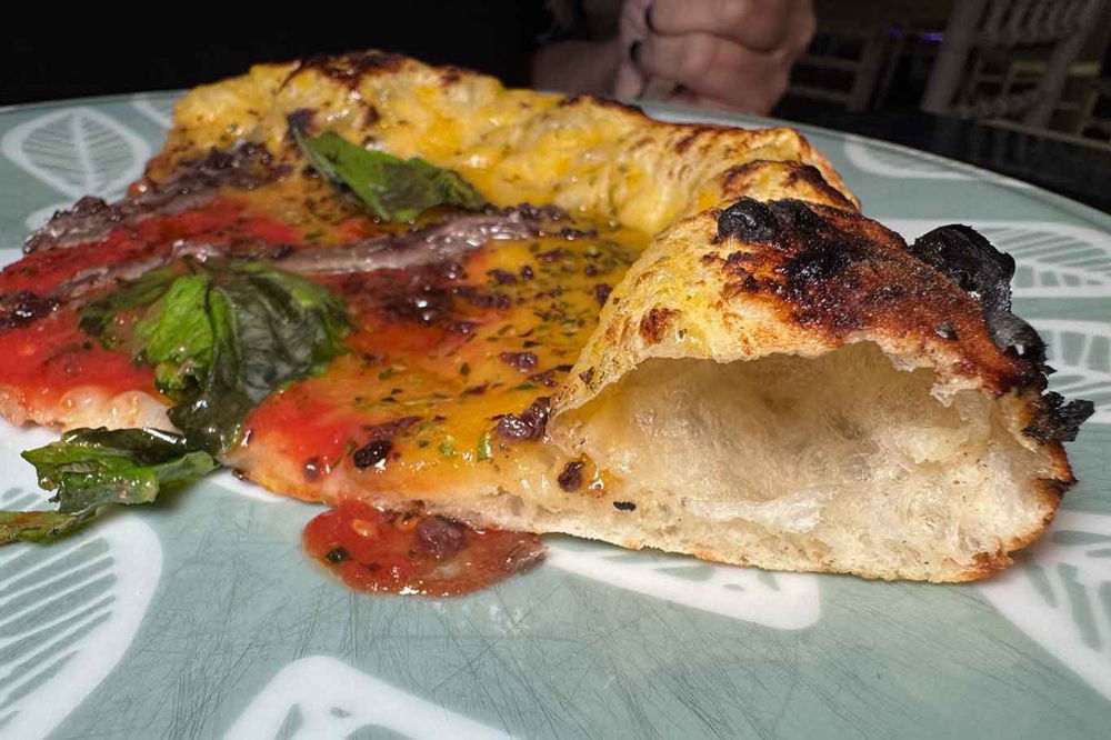 la pizza Marinara del Vesuvio della Bottega Bruner nella sfida con Pepe in Grani