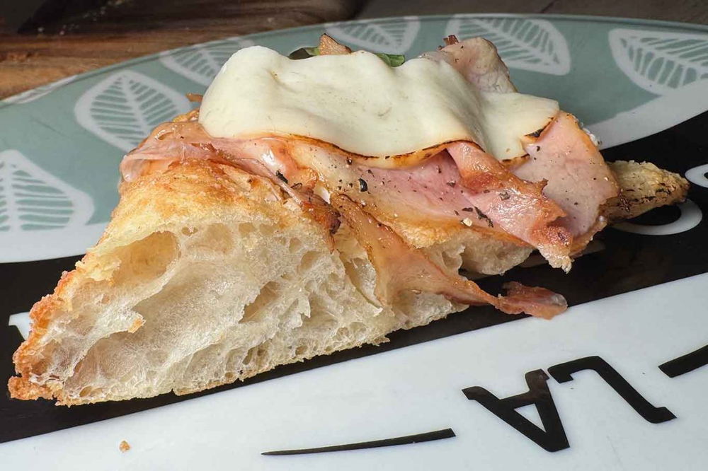 la pizza Gran Gusto della Bottega Bruner nella sfida con Pepe in Grani