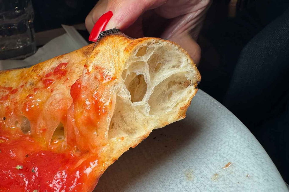 la pizza Marinara di Pepe in Grani a Caiazzo nella sfida con La Bottega Bruner