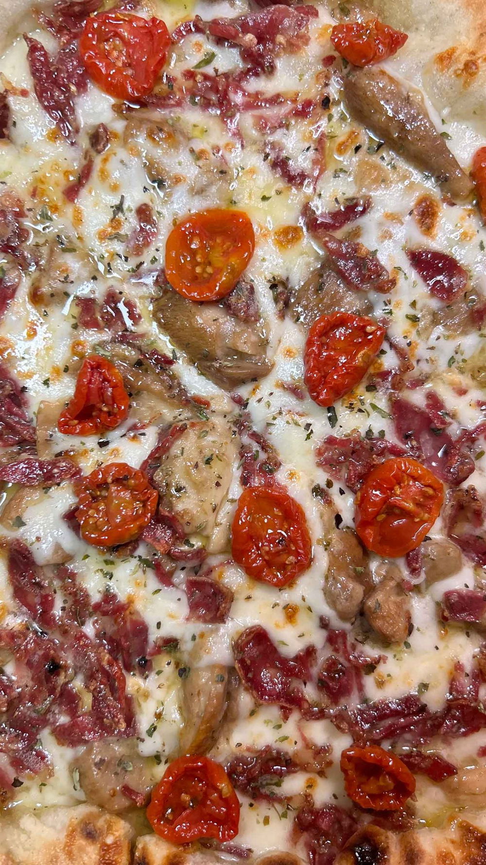 la pizza Profumi del Matese di Franco Pepe di Pepe in Grani a Caiazzo che sfida Palazzo Petrucci