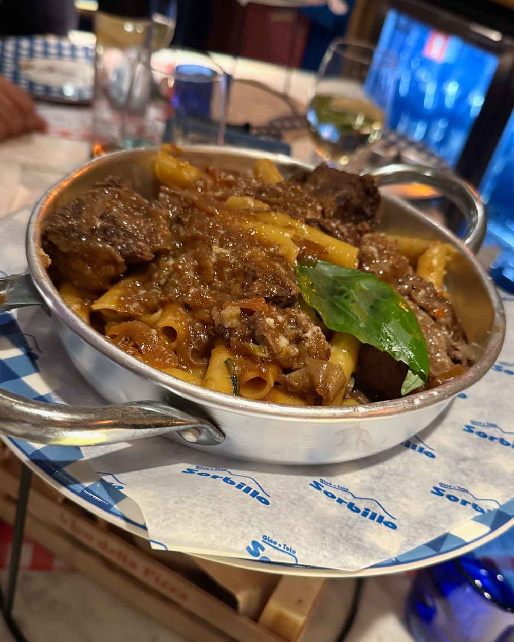 gli ziti con la genovese della pizzeria osteria Presepe Napoletano di Gino Sorbillo ai Tribunali di Napoli