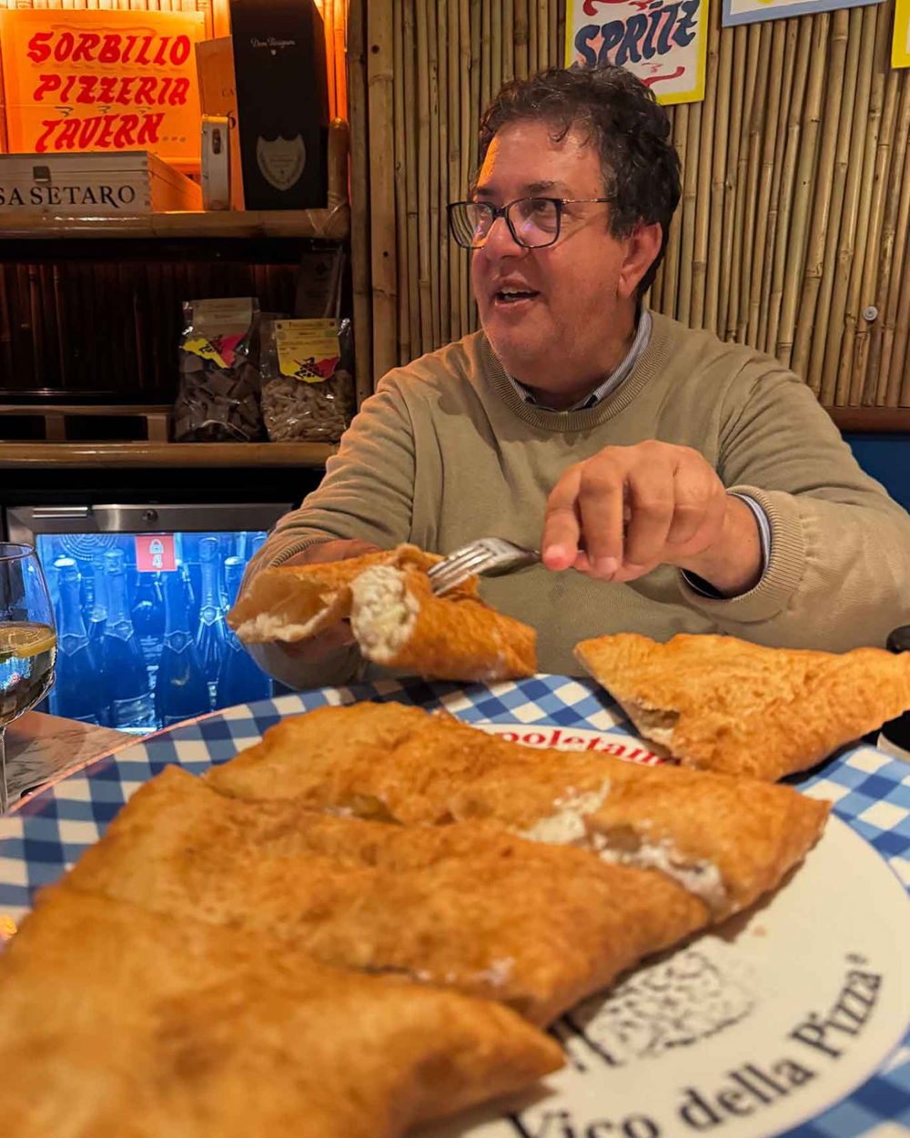 la pizza fritta della pizzeria osteria Presepe Napoletano di Gino Sorbillo ai Tribunali di Napoli