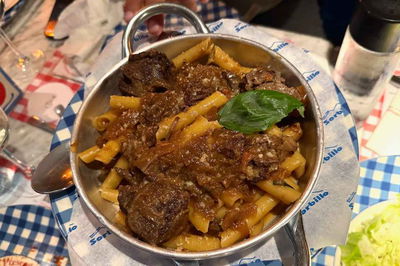 Presepe Napoletano di Sorbillo, osteria dove è nata pizza e ananas