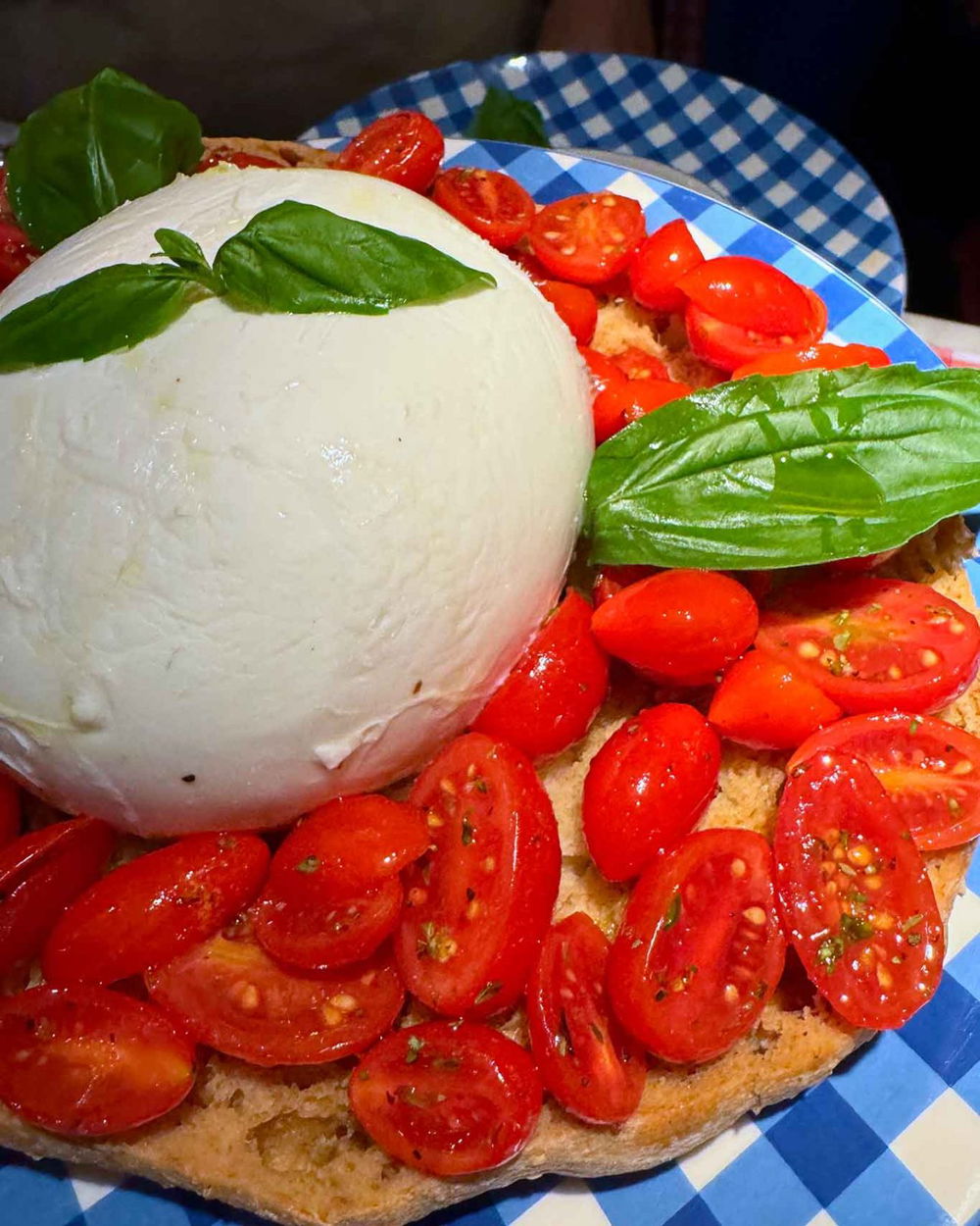 la mozzarella di bufala della pizzeria osteria Presepe Napoletano di Gino Sorbillo ai Tribunali di Napoli