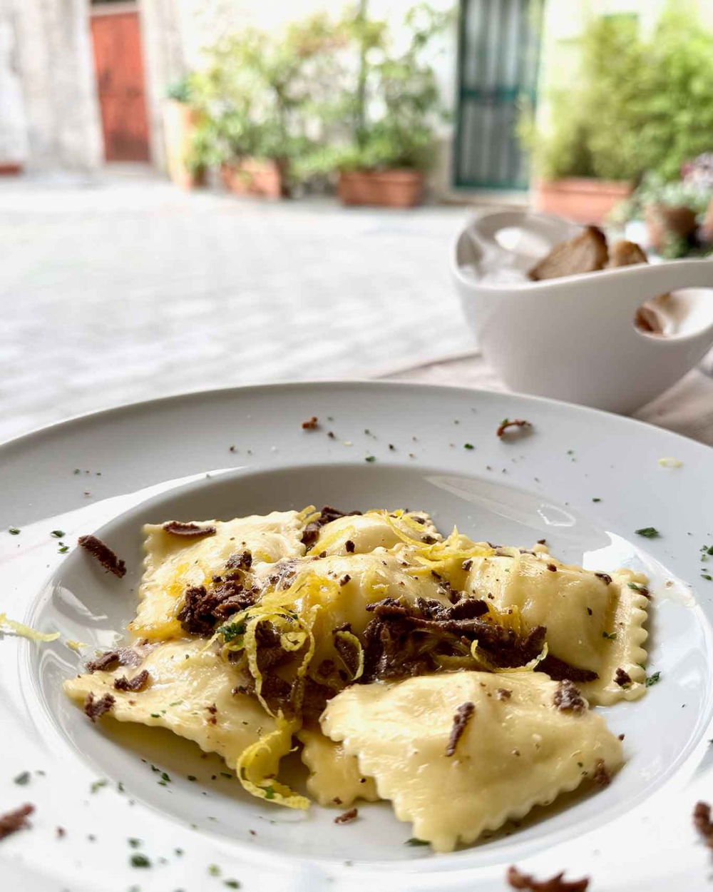 i ravioli burro e bottarga dell'osteria Resilienza a Salerno 