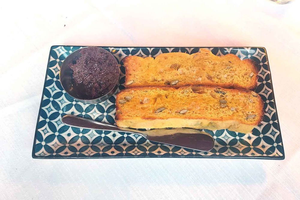 pane alla zucca del ristorante pizzeria La Plume a Peschiera del Garda