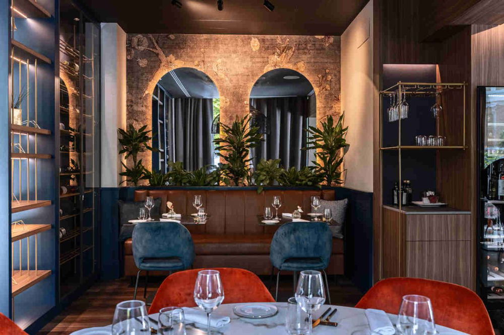La sala interna di Antèla Restaurant