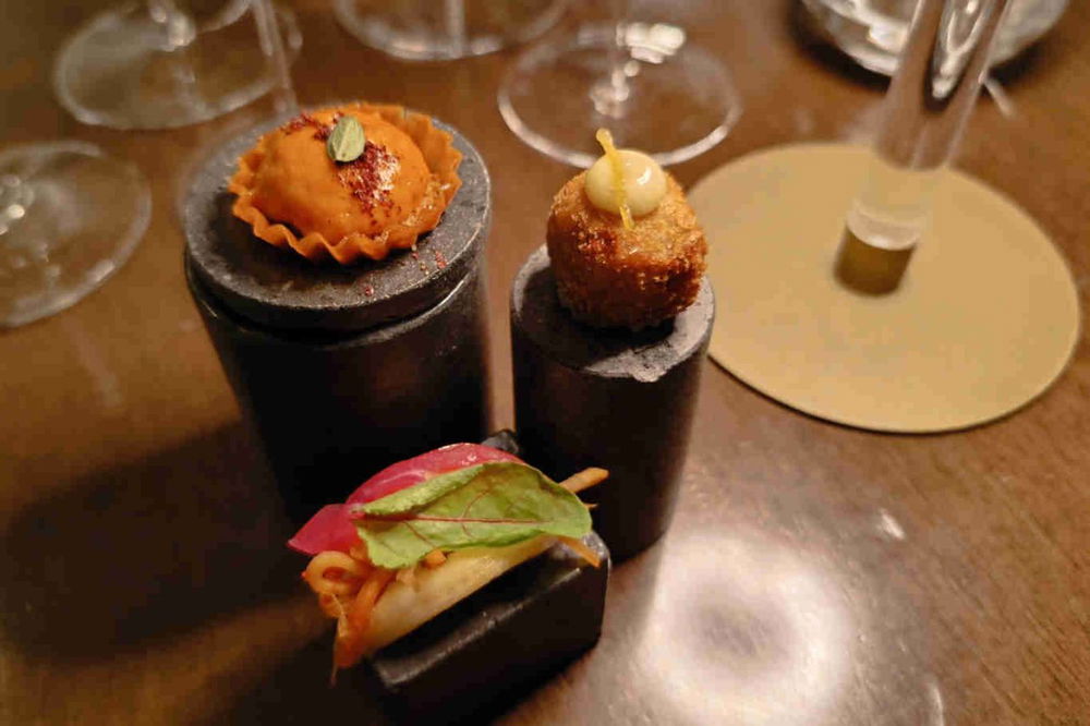 Cortile Spirito Santo, macco di fave, bao di verdure e tartelletta surprise