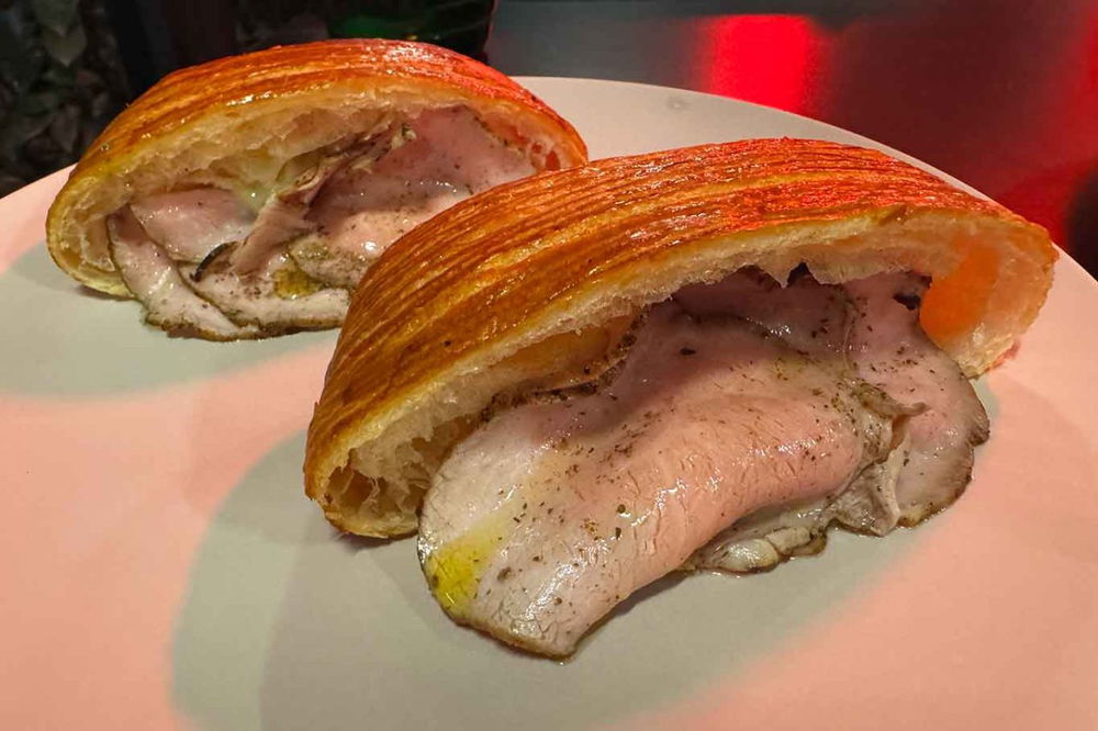 il pan suisse al vitello tonnato della pizzeria Futura Romana di Luca Pezzetta a Milano