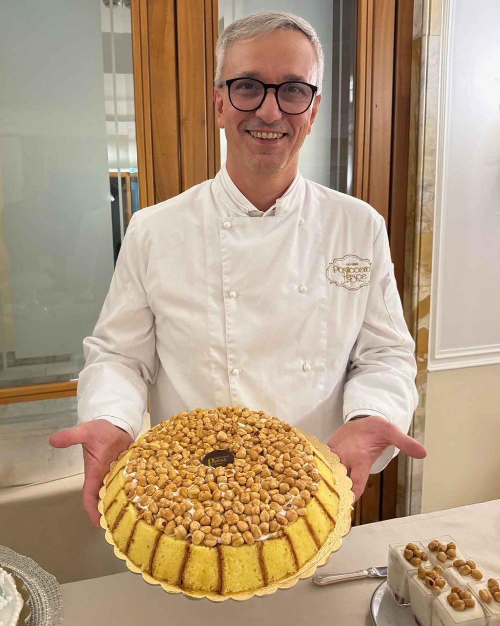 Pasquale Pesce con la Cassata Avellana