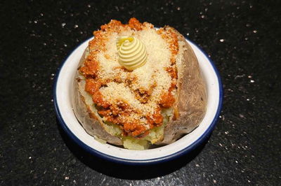 Patata d’autore ripiena di ragù, ricetta per la festa di Torino