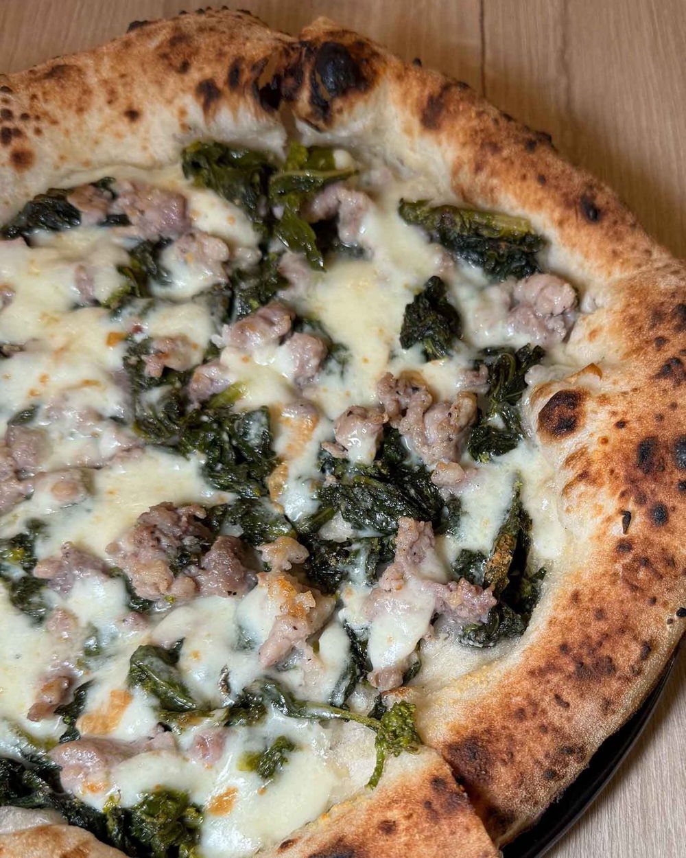 la pizza Salsiccia e friarielli della pizzeria Carlo Sammarco 2.0 ad Aversa nella sfida con Sasà Martucci