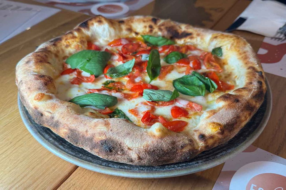 La pizza Margherita del Piennolo della pizzeria Gli Esposito a Salerno nella sfida con Lioniello
