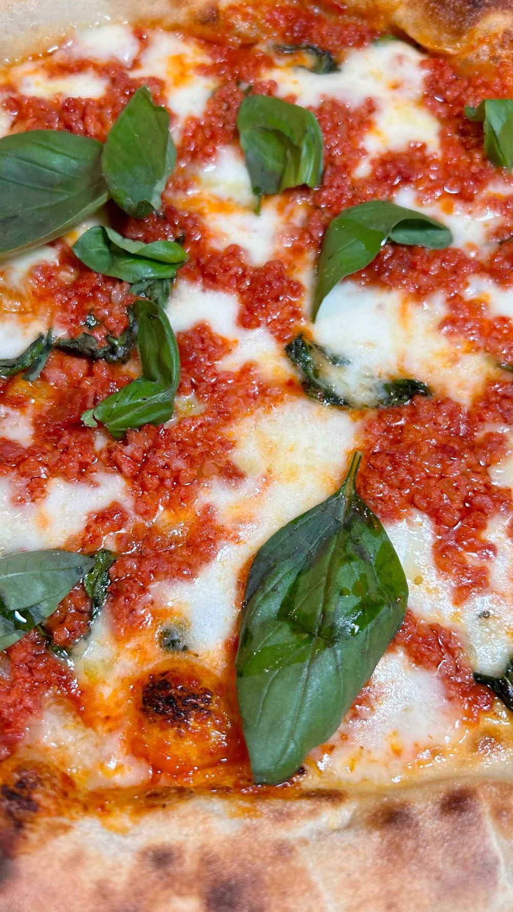 la pizza 'nduja della pizzeria Gli Esposito a Salerno nella sfida con Lioniello