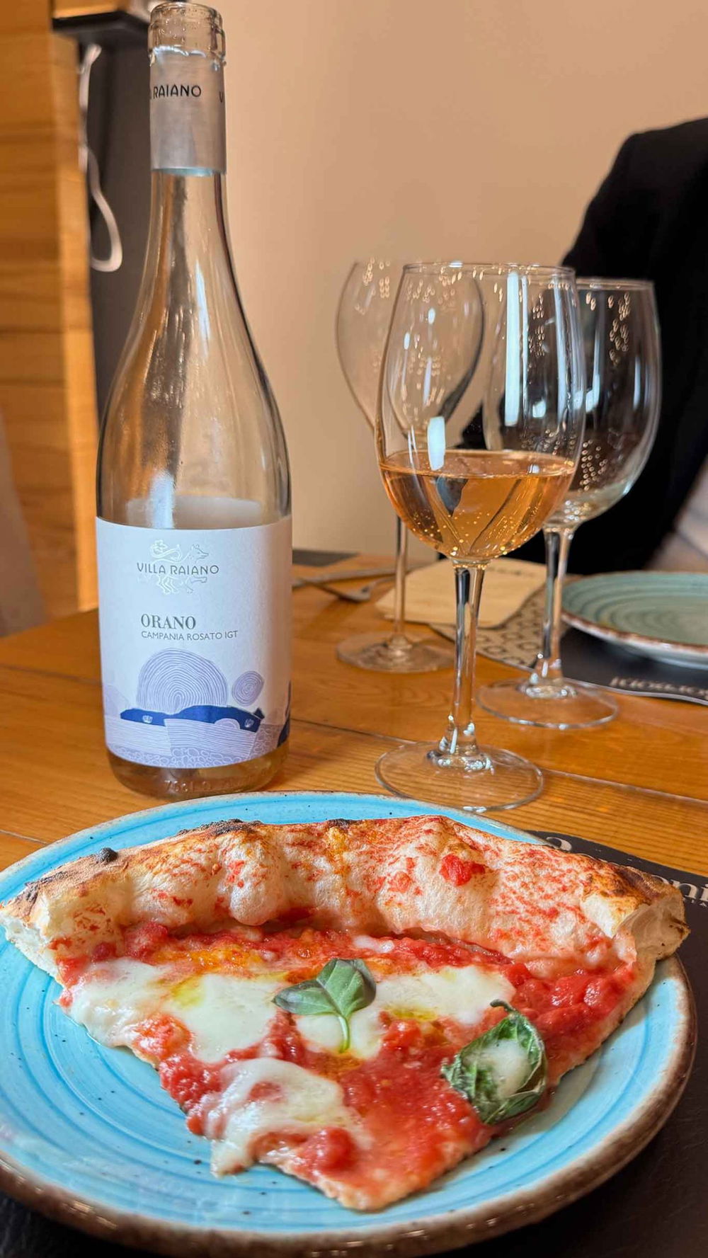 la pizza Regina Margherita della pizzeria I Borboni a Pontecagnano