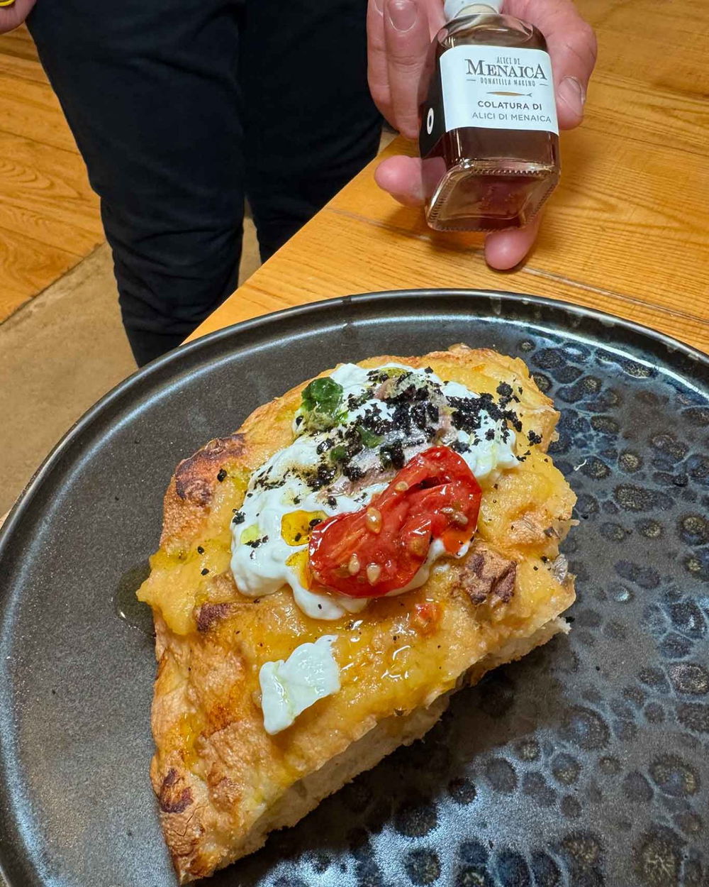 la pizza Vaporea di Menaica della pizzeria I Borboni a Pontecagnano