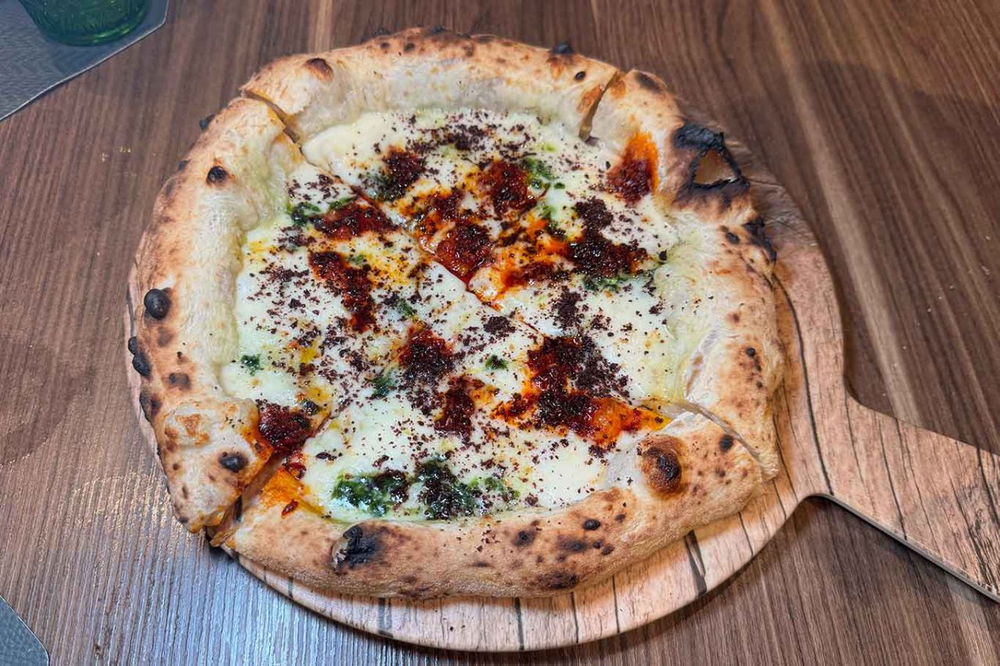 la pizza Carabiniera sbagliata della pizzeria I Masanielli di Sasà Martucci a Caserta nella sfida con Carlo Sammarco