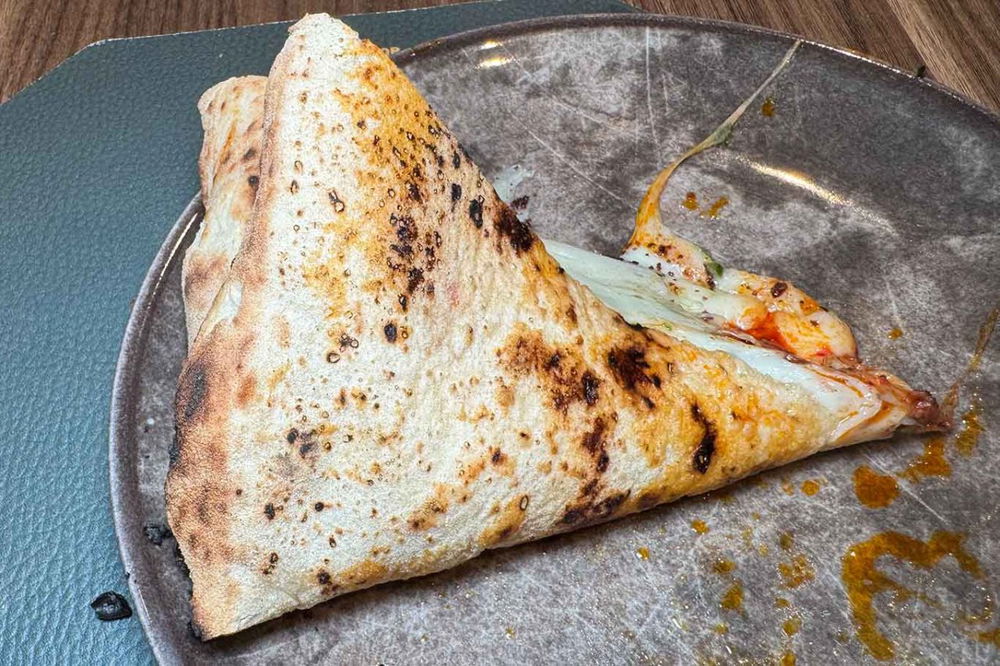 la cottura della pizza Carabiniera sbagliata della pizzeria I Masanielli di Sasà Martucci a Caserta nella sfida con Carlo Sammarco