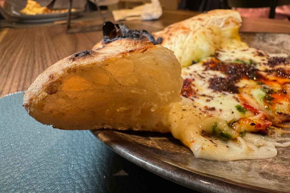 la pizza Carabiniera sbagliata della pizzeria I Masanielli di Sasà Martucci a Caserta nella sfida con Carlo Sammarco