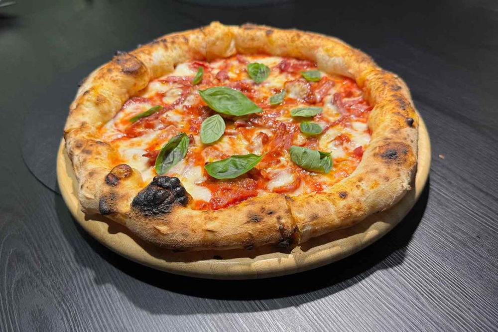 La pizza Diavola della pizzeria da Lioniello a Succivo nella sfida con Gli Esposito