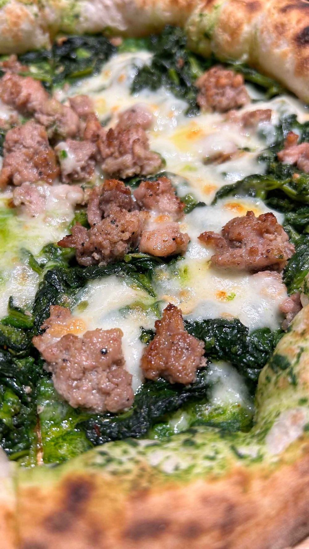 La pizza Salsiccia e Friarielli della pizzeria da Lioniello a Succivo nella sfida con Gli Esposito