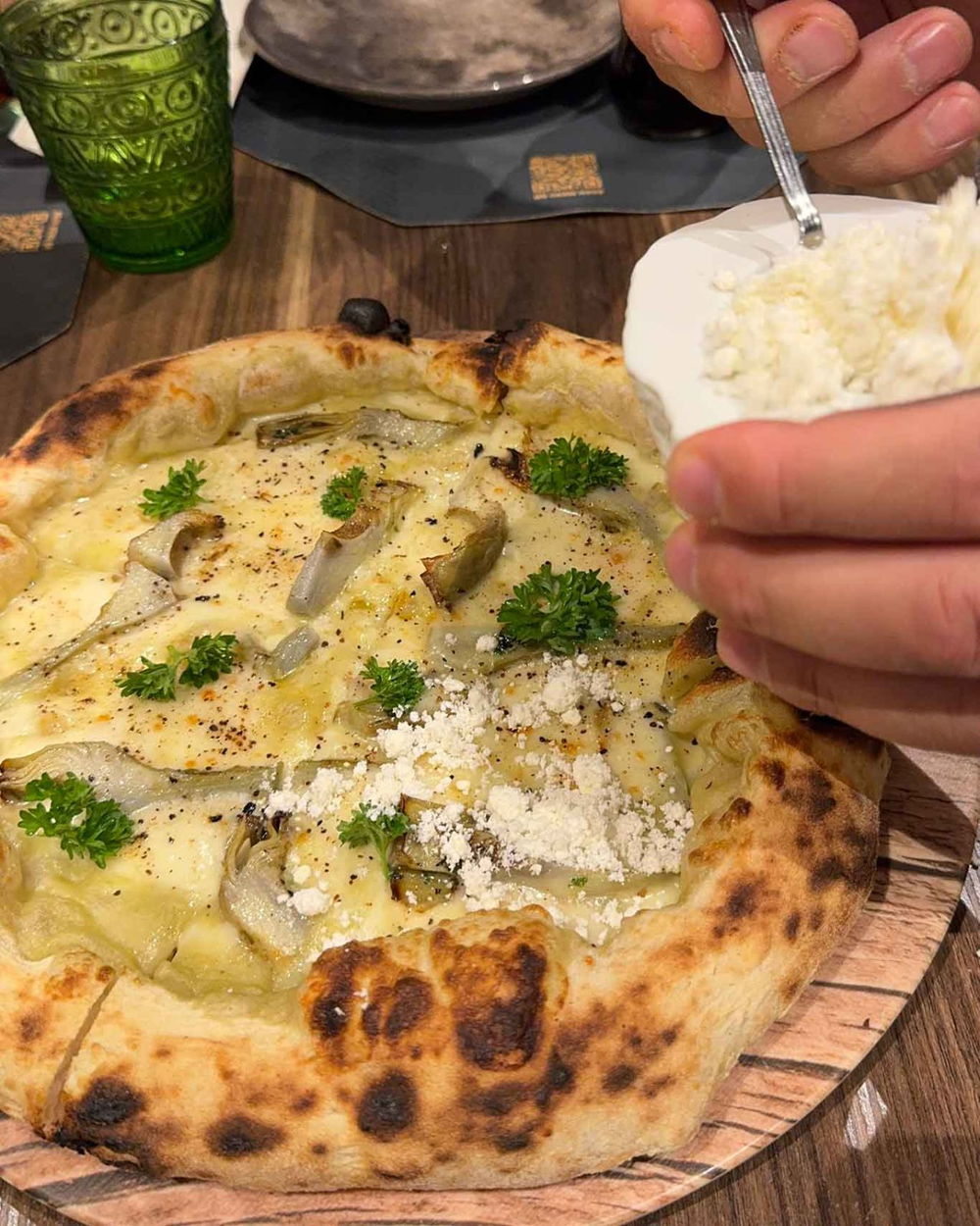la pizza con i carciofi della pizzeria I Masanielli di Sasà Martucci a Caserta nella sfida con Carlo Sammarco