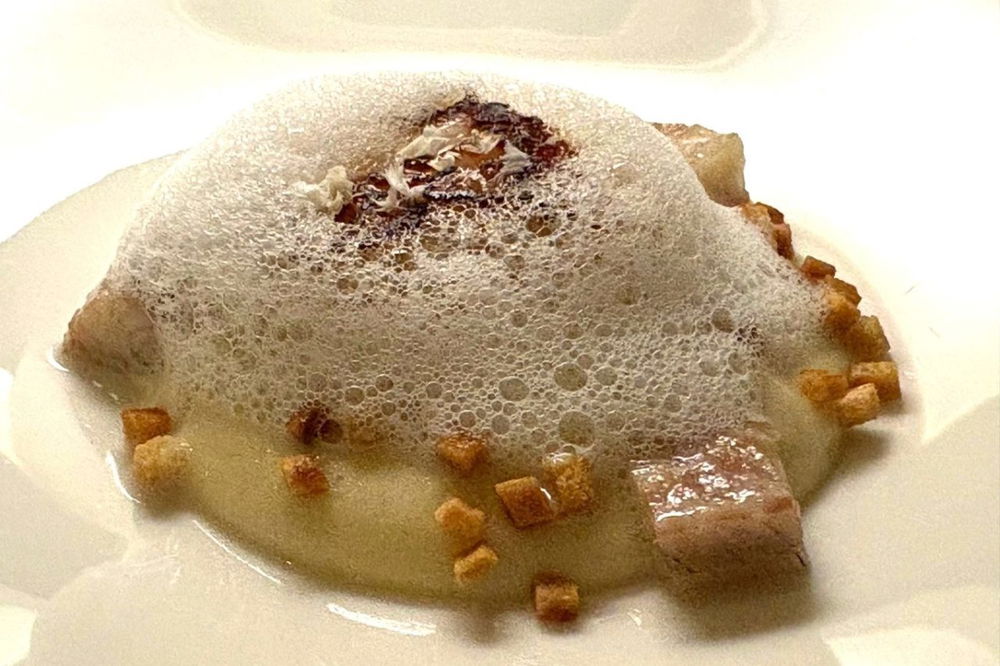 Armani/Ristorante capasanta scottata crema di pane anguilla