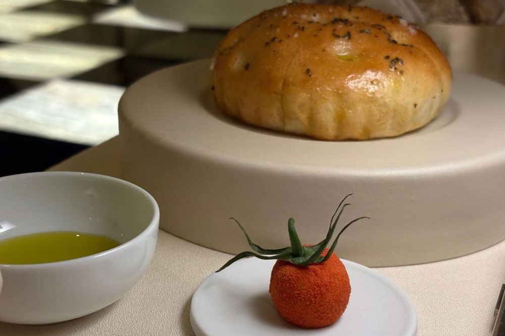 Armani/Ristorante pane olio pomodoro finto