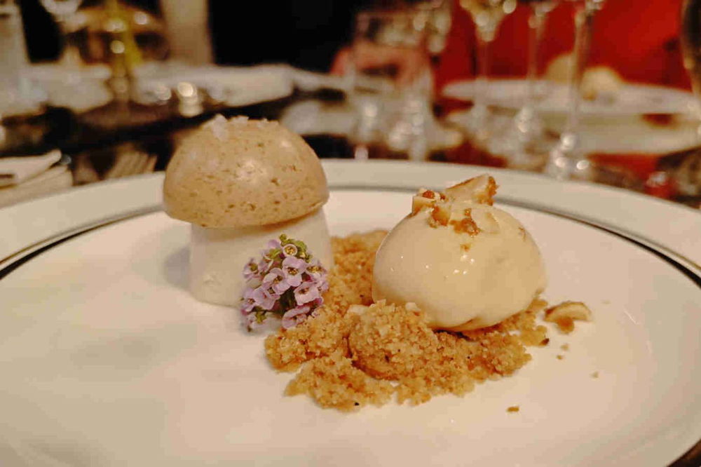 Il dessert alla nocciola di Cafè Romano