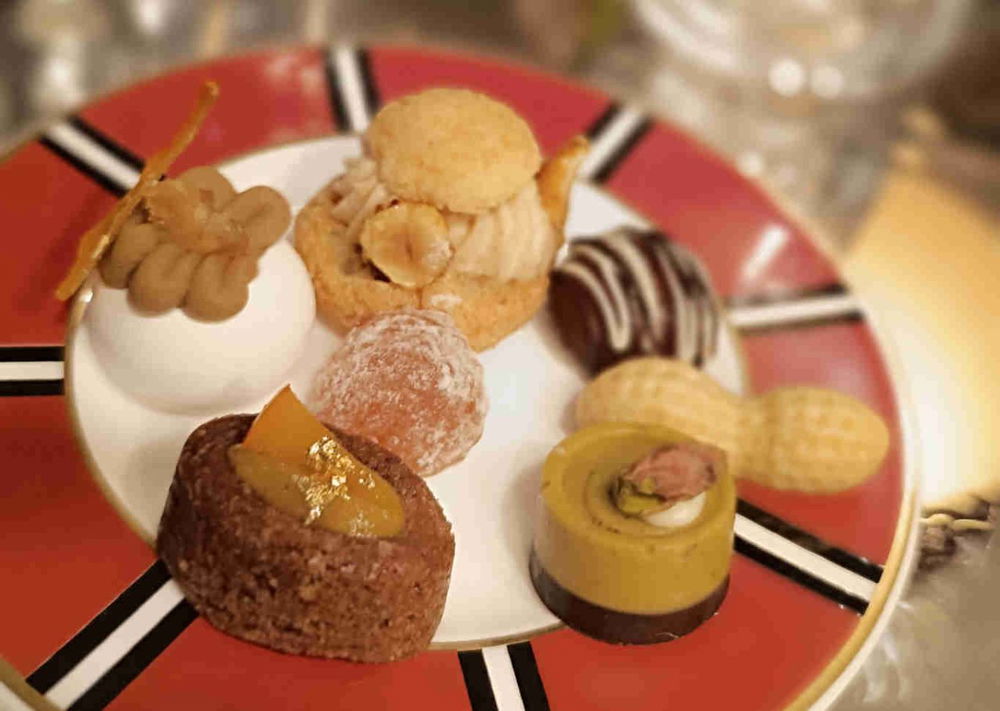 Cafè Romano la petit four