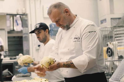 Fornai e pizzaioli che amerete per i panettoni dolci e salati del 2025