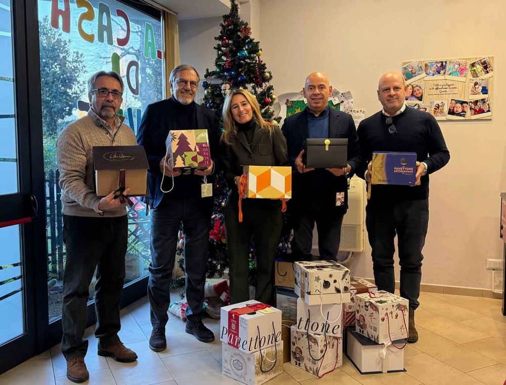 Panettone Maximo 2025: consegna dei panettoni in beneficenza