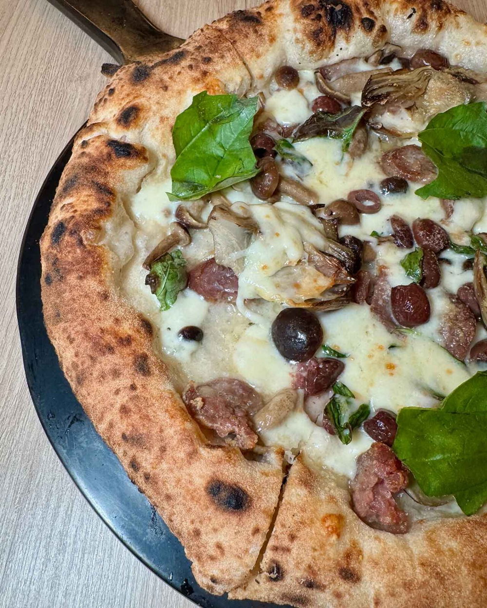 le migliori pizzerie della Campania: la Capricciosa Bianca di Carlo Sammarco ad Aversa