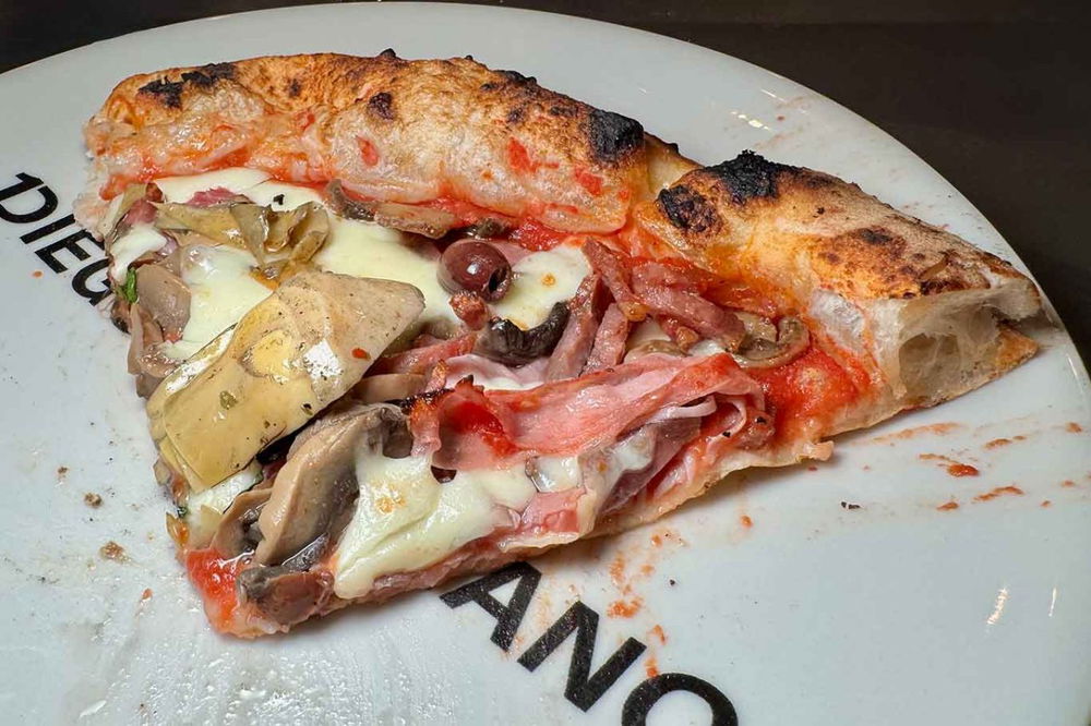 la pizza capricciosa della pizzeria Diego Vitagliano Roma in via Chiana 