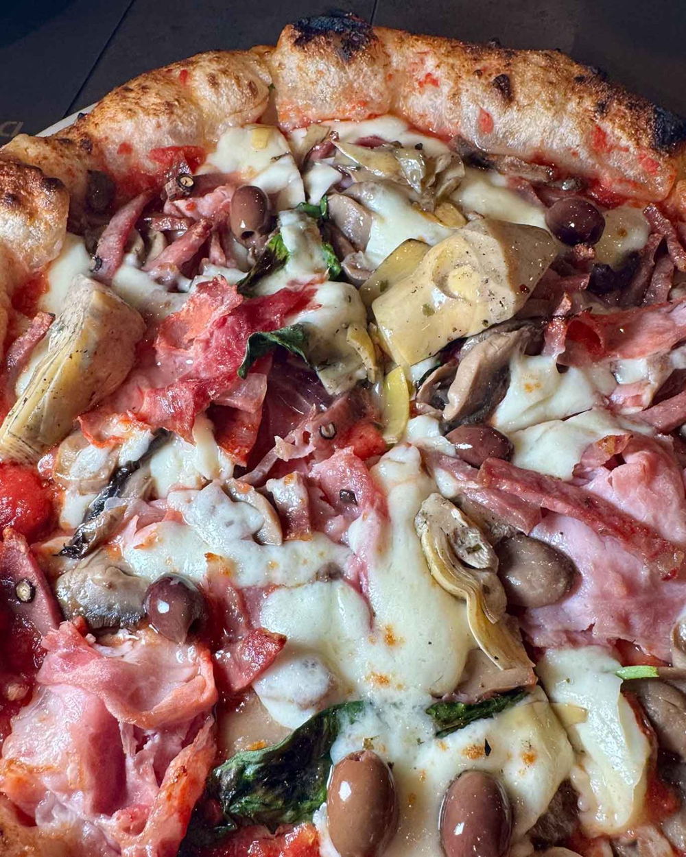 la pizza capricciosa della pizzeria Diego Vitagliano Roma in via Chiana 