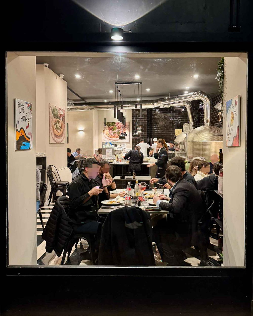 la vetrina della pizzeria Diego Vitagliano Roma via Chiana 