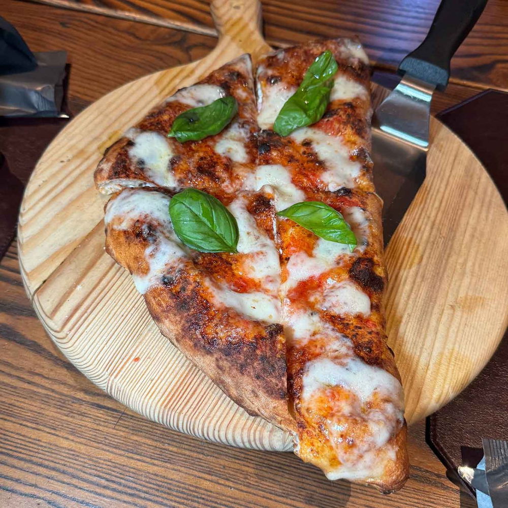 Campionato della Pizza 2025: il calzone, ripieno classico della pizzeria I Masanielli di Francesco Martucci a Caserta