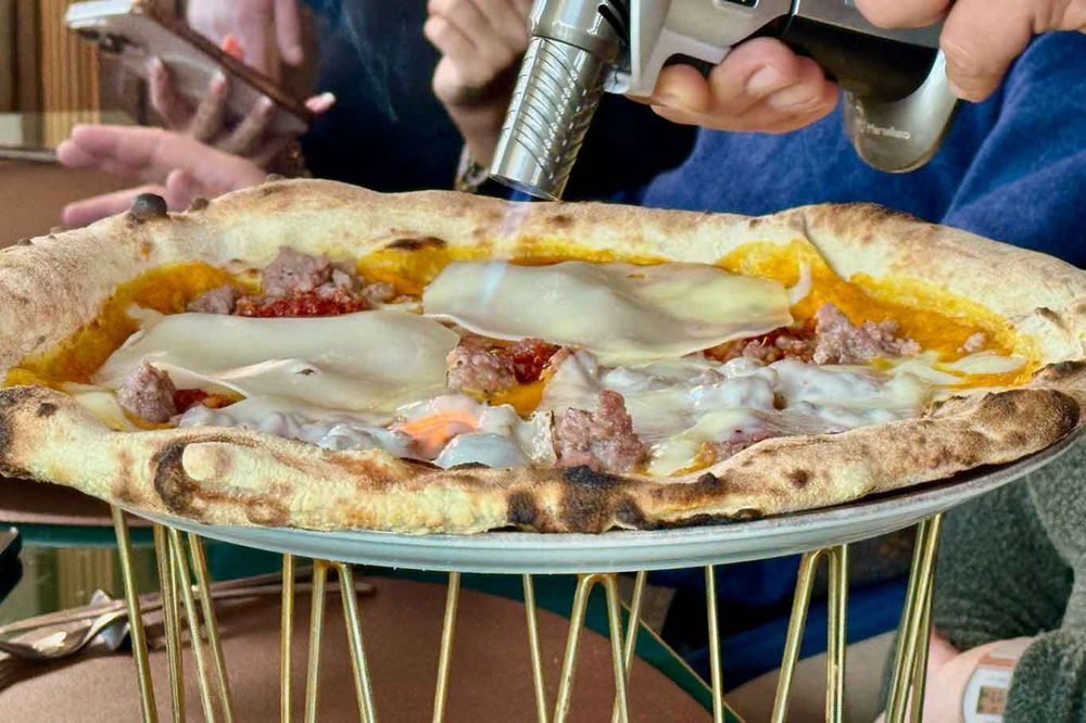 la pizza ariannina della pizzeria Madison a Salerno