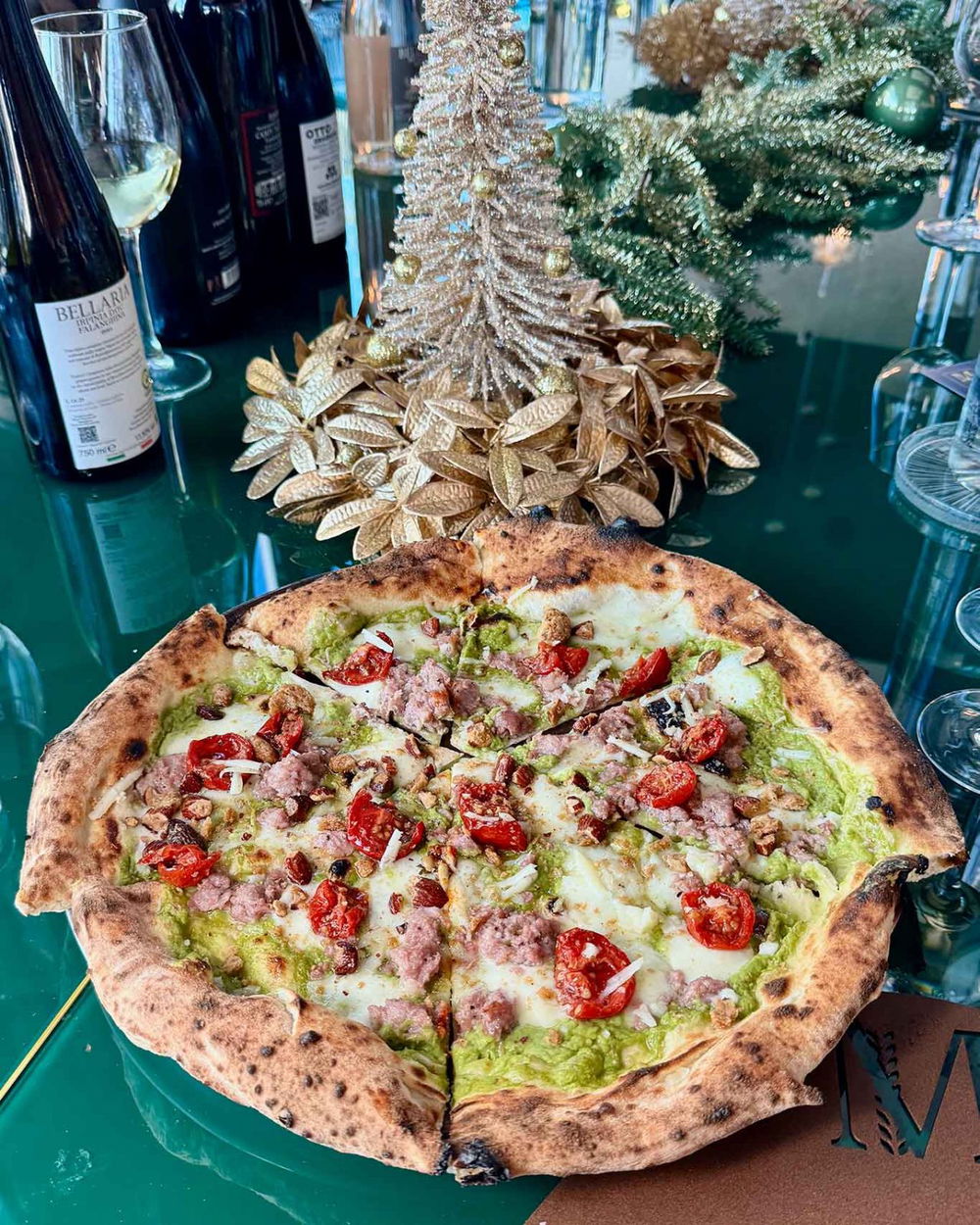 la pizza Cuore di broccolo della pizzeria Madison a Salerno