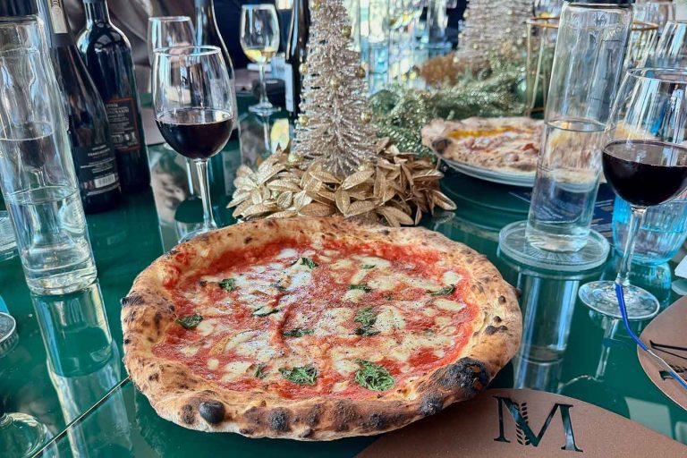 La pizzeria a Salerno che non fa pizze a ruota di carro è una notizia