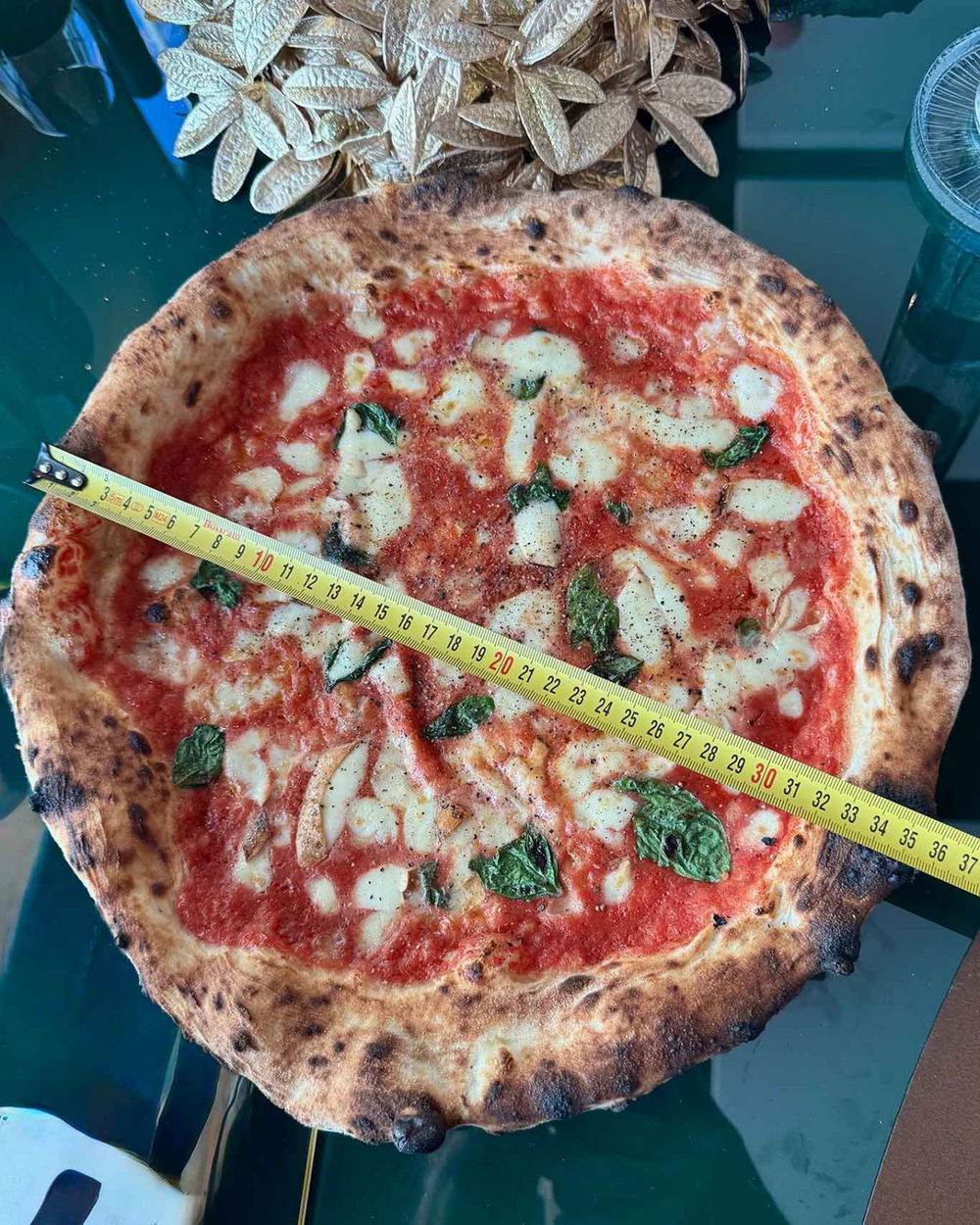 la misurazione della pizza della pizzeria Madison a Salerno