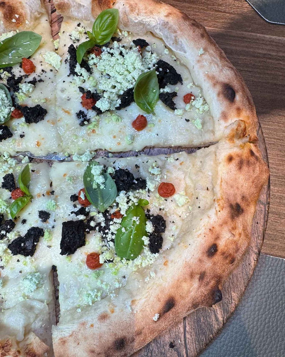 la pizza Apocalypse Baccalà di Sasà Martucci alla Finale del Campionato della Pizza 2025