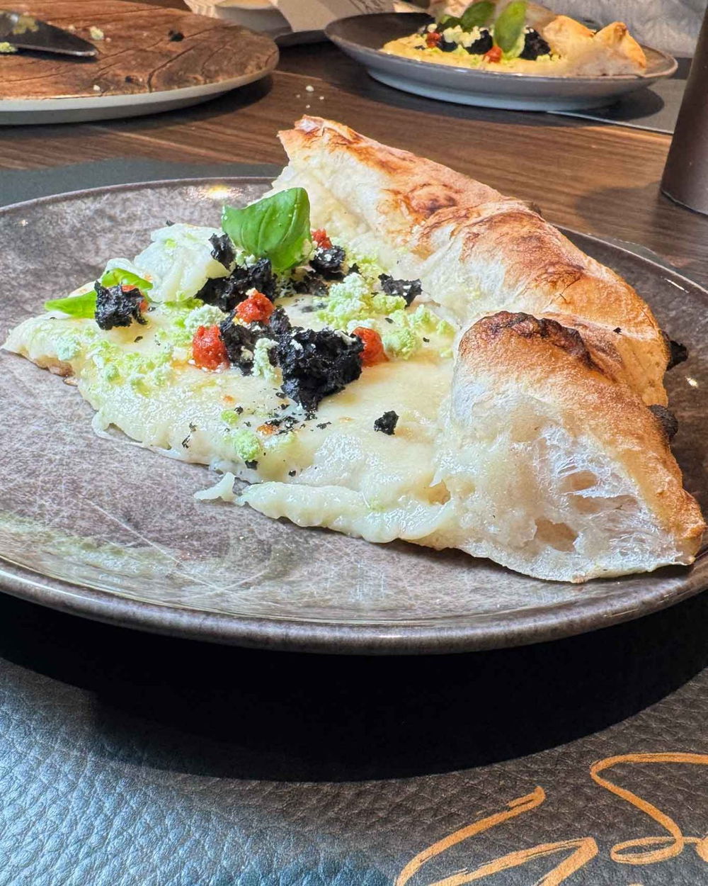 la pizza Apocalypse Baccalà di Sasà Martucci alla Finale del Campionato della Pizza 2025